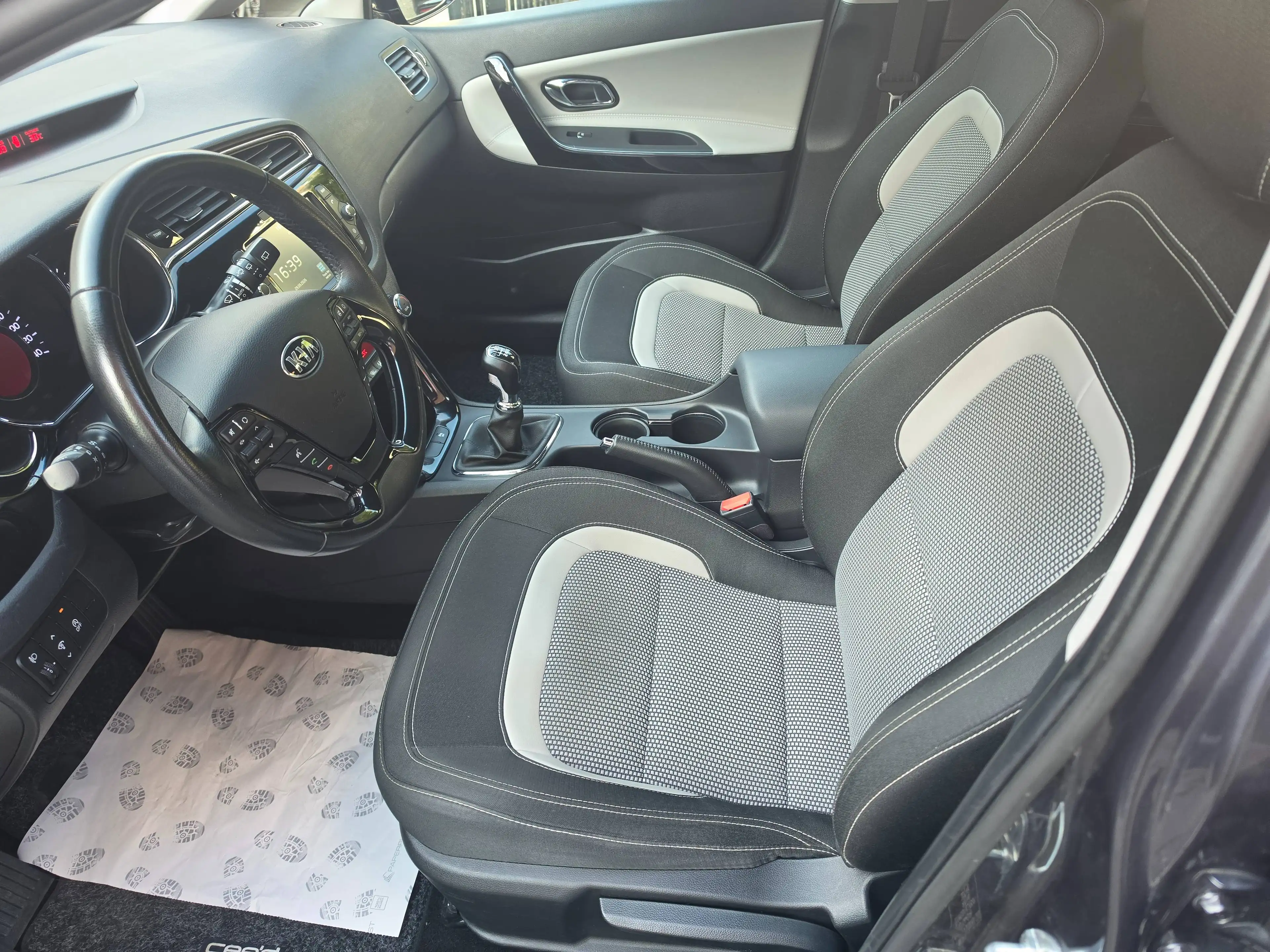 Kia Ceed / cee'd Cee'd 1.4i Navi Edition ISG — photo 9