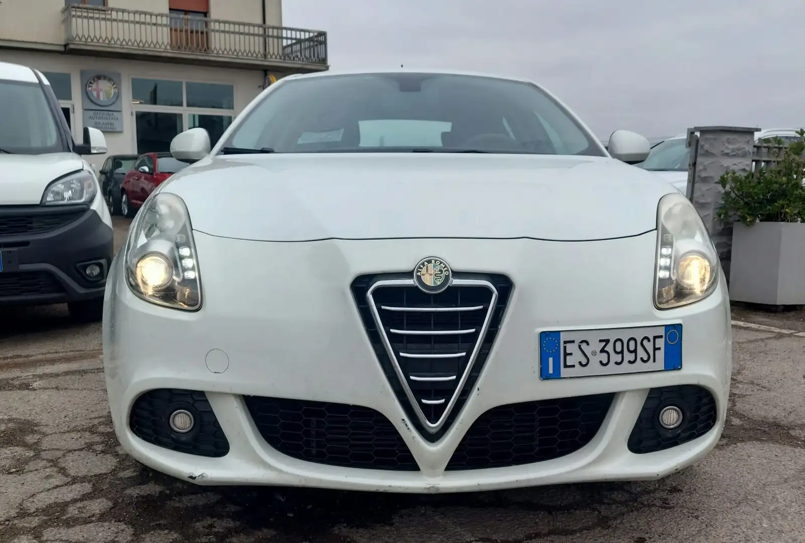 Alfa Romeo Giulietta A.R. GIULIETTA 1.4 B/GPL 120 CV Wit - 2