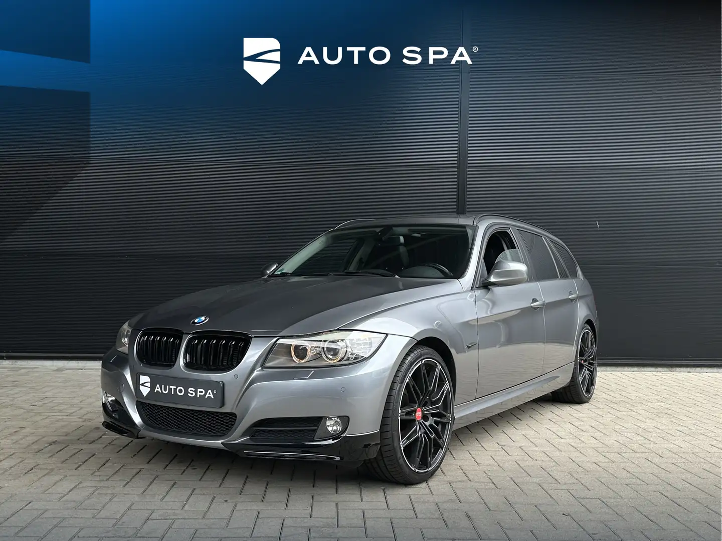 BMW 320 3 Serie 320i LCI AUTOMAAT Panodak Navi PRO YOUNGTI Grijs - 1