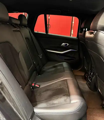 BMW 3 Series view 16