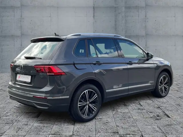 Volkswagen Tiguan view 6