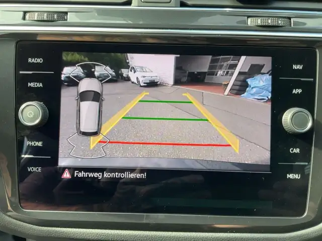 Volkswagen Tiguan view 15