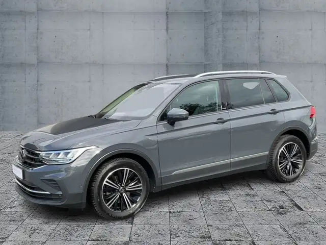 Volkswagen Tiguan view 2