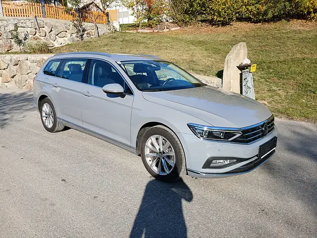 Volkswagen Passat 2.0 TDI Elegance  ACC Spurhalteas. Freisprech. ...