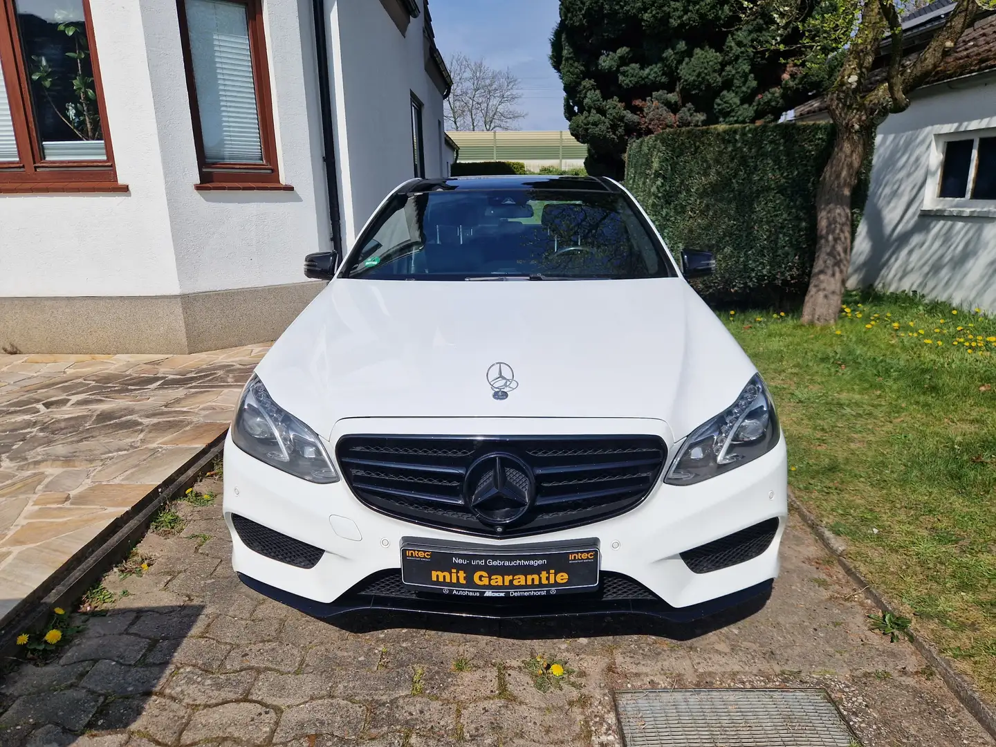 Mercedes-Benz E 300 Automatik AMG Night Paket TÜV NEU White - 2