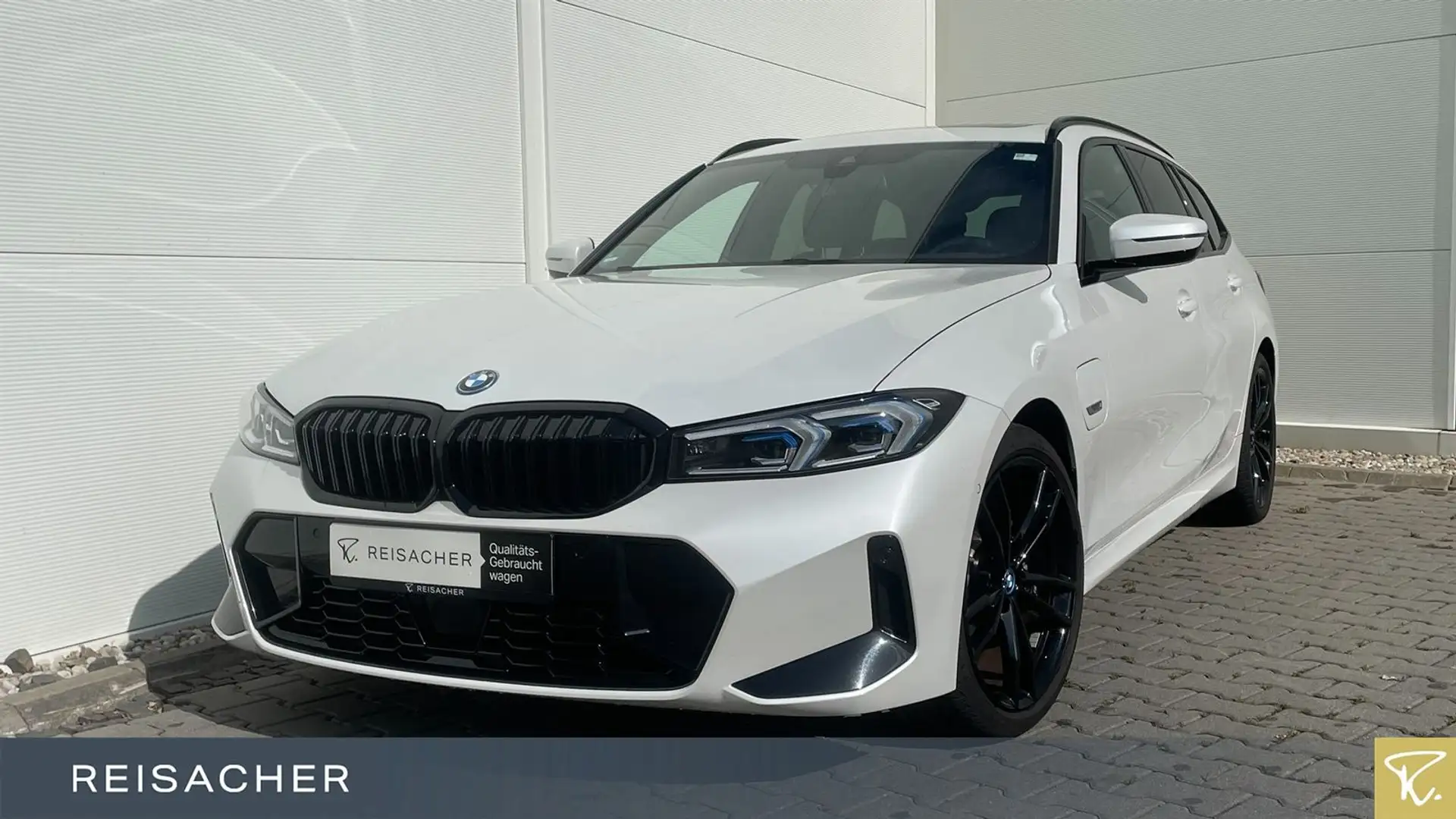 BMW 330 e Tou M Sport,ACC,HuD,Pano,AHK,RFK,el.Sitze Weiß - 1