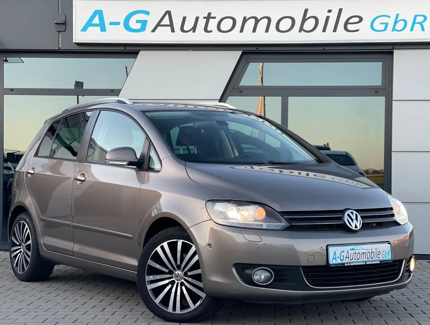 Volkswagen Golf Plus VI Highline 2.0 TDI Standheizung RFK Braun - 1