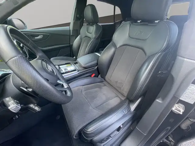 Audi SQ8 view 11