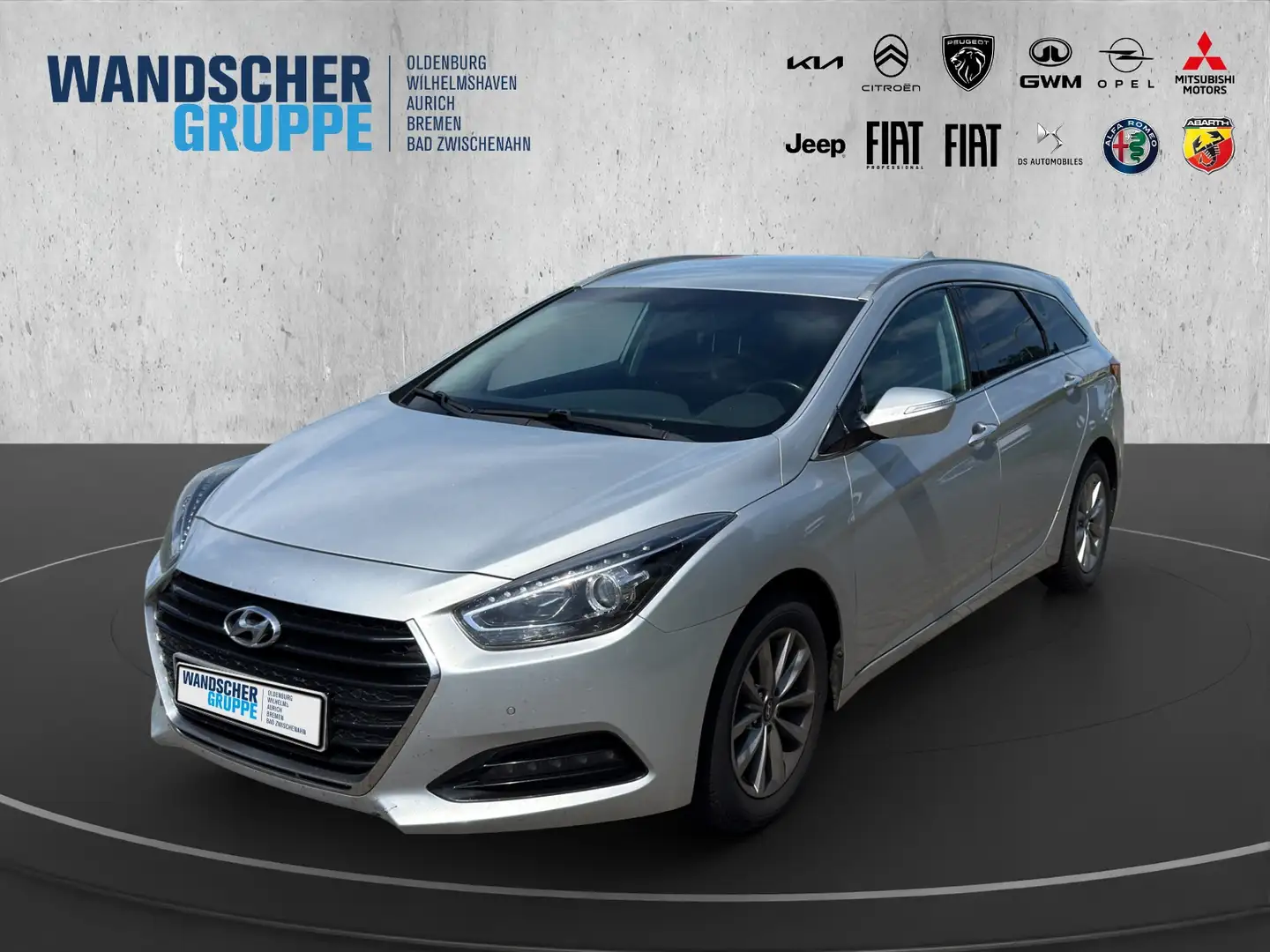 Hyundai i40 cw 1.7 CRDi Trend blue +Navi+SHZ+PDC+LM+AUT Silber - 1