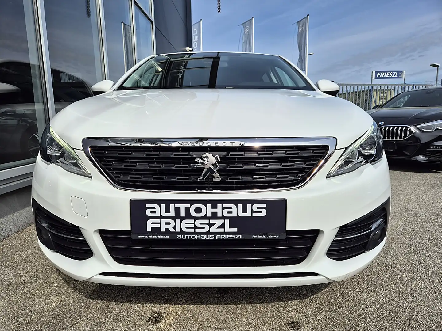 Peugeot 308 1,2 PureTech 110 Style S&S Weiß - 2