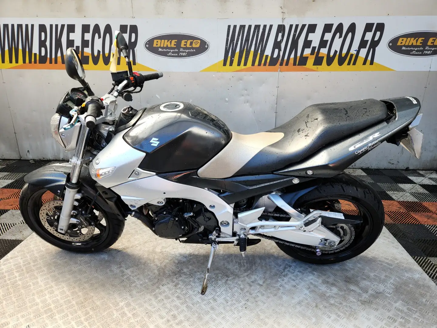 Suzuki GSR 600 Fekete - 2