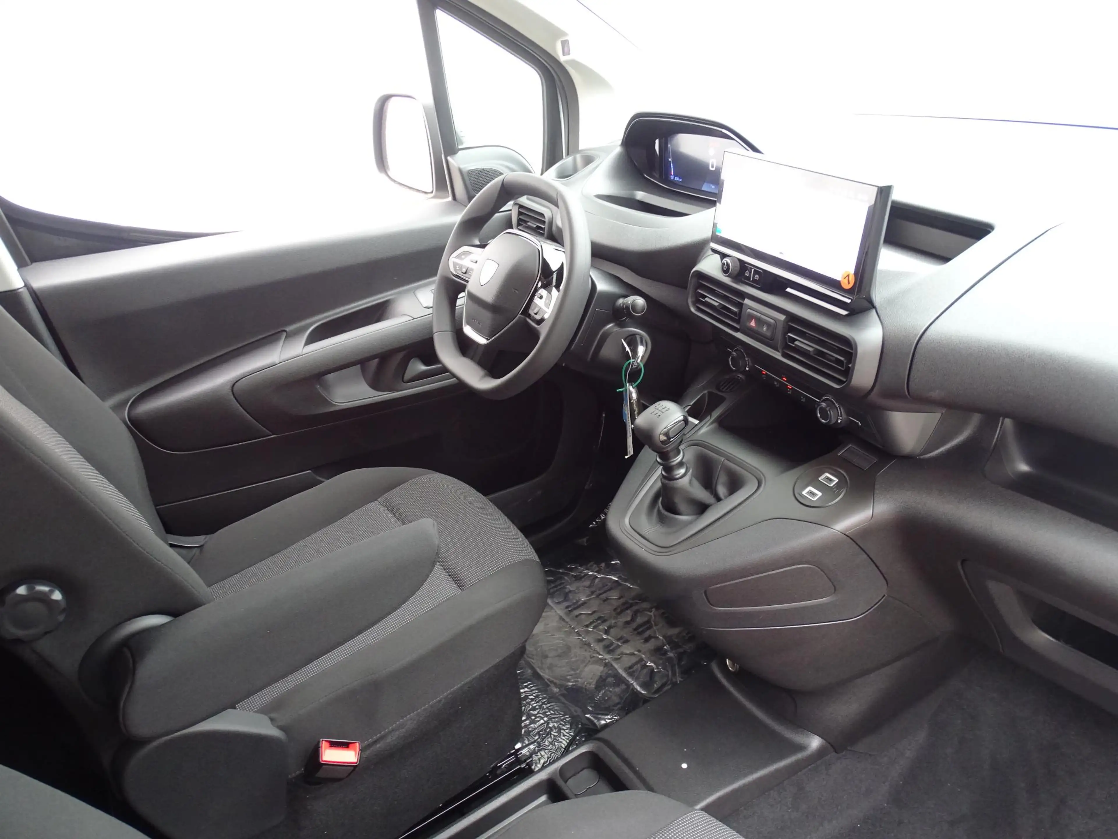 Peugeot Partner 1.2 TURBO 110 M LIGHT L1 — photo 12