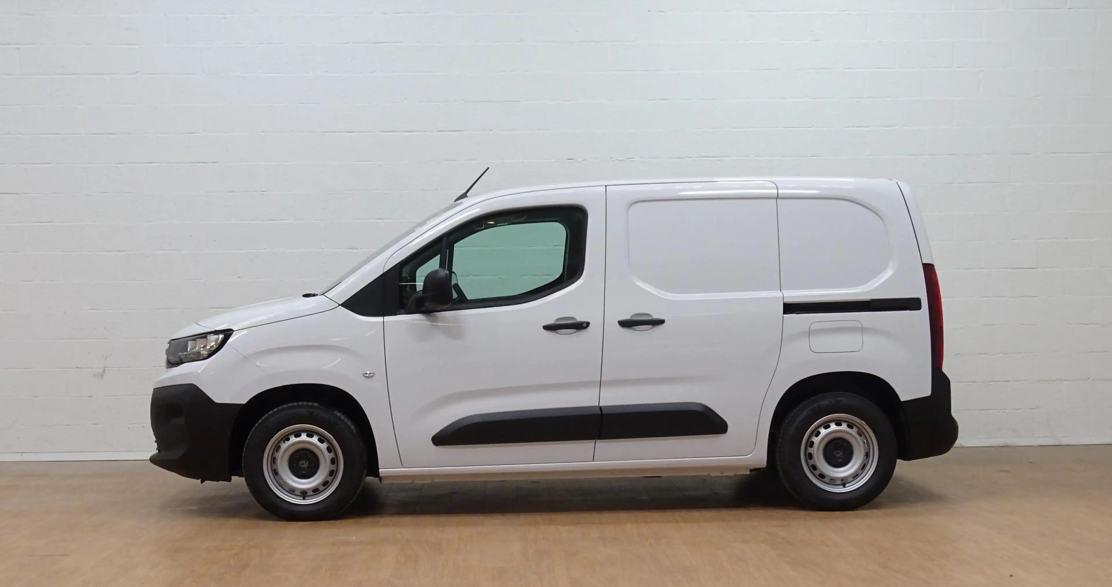 Peugeot Partner 1.2 TURBO 110 M LIGHT L1 — photo 7