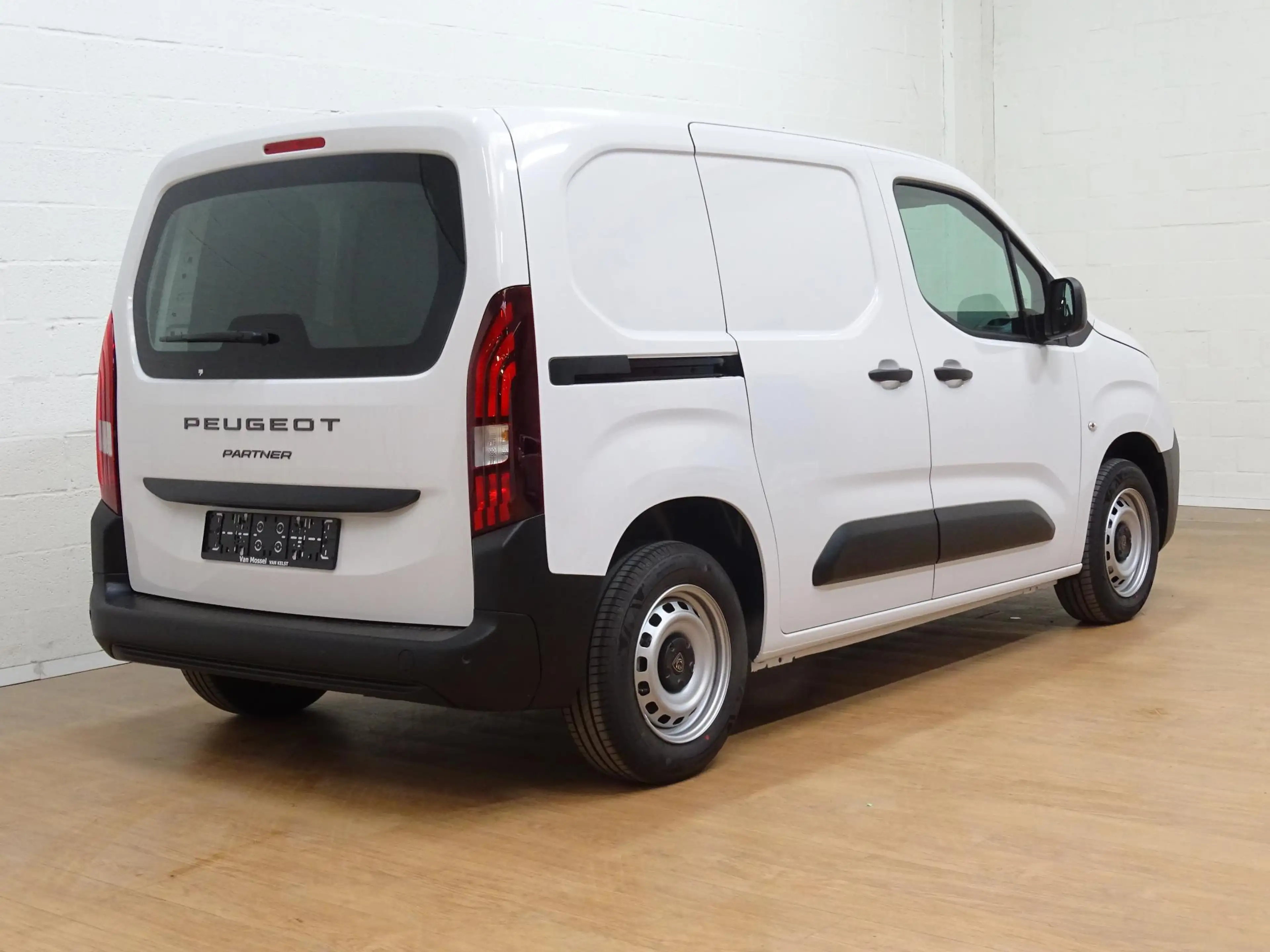 Peugeot Partner 1.2 TURBO 110 M LIGHT L1 — photo 6