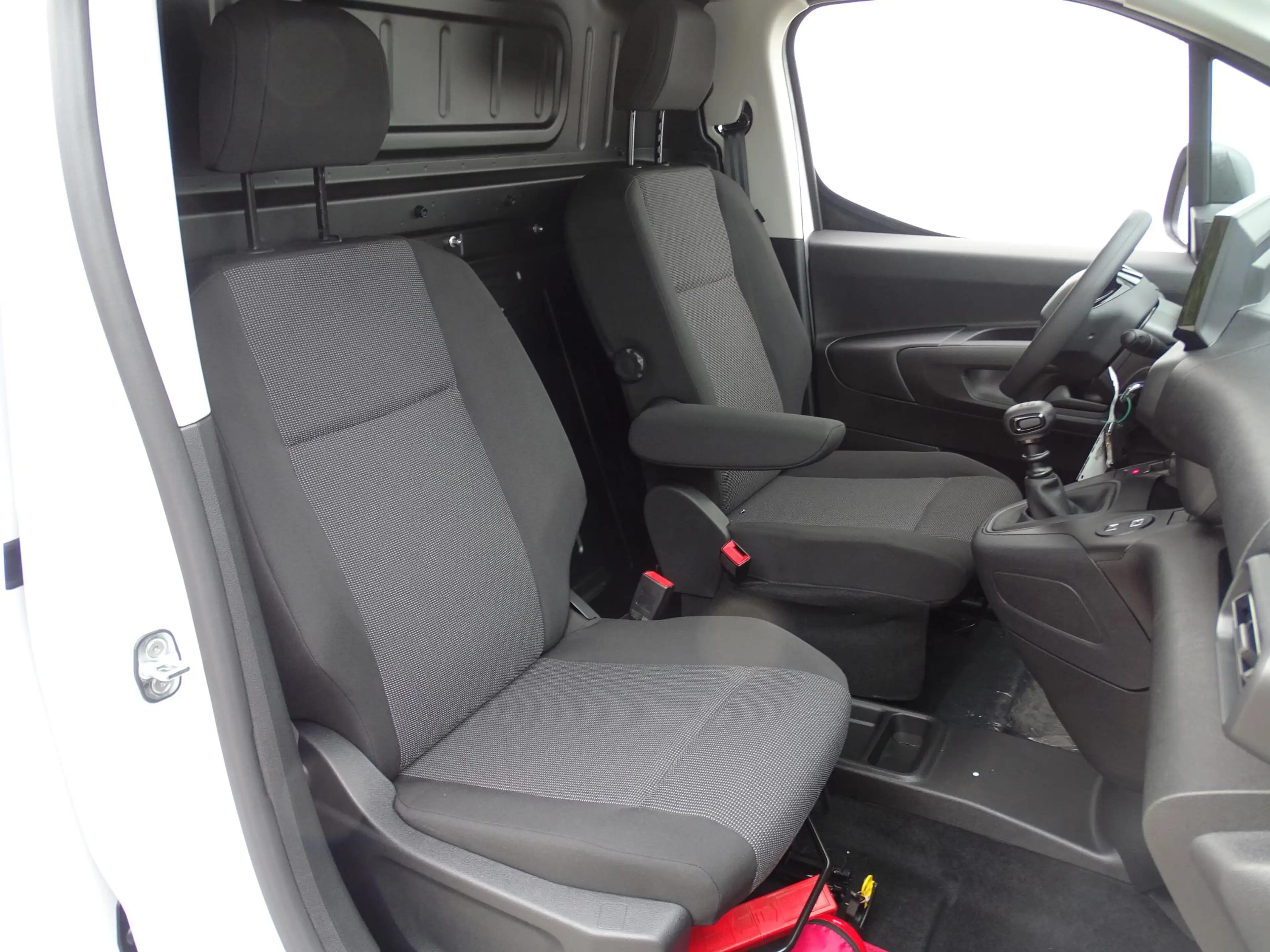 Peugeot Partner 1.2 TURBO 110 M LIGHT L1 — photo 13