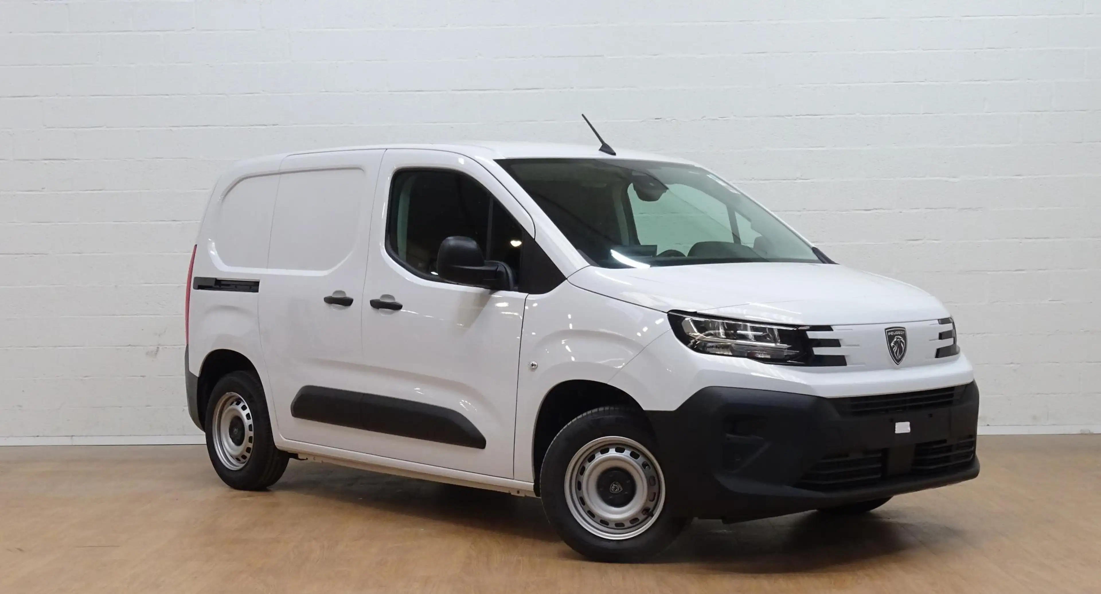 Peugeot Partner 1.2 TURBO 110 M LIGHT L1 — photo 2