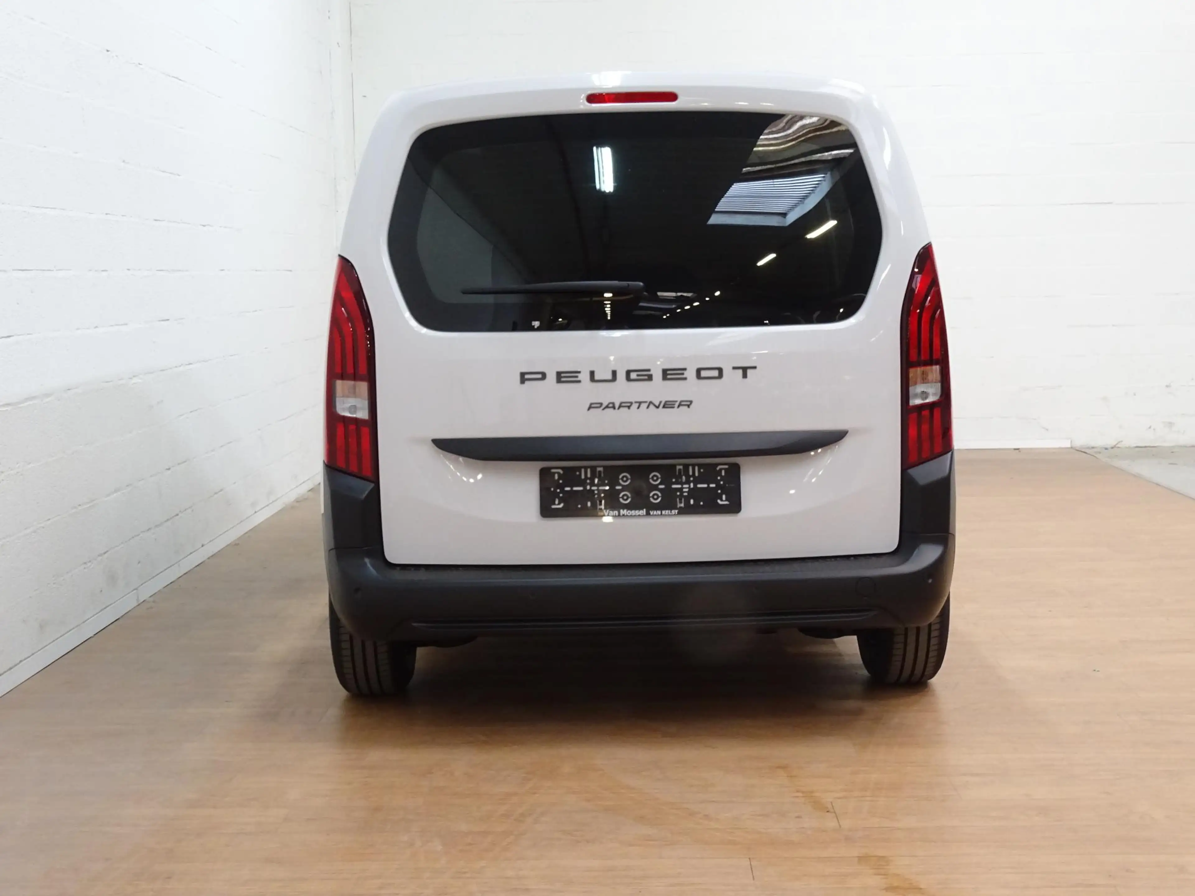 Peugeot Partner 1.2 TURBO 110 M LIGHT L1 — photo 10