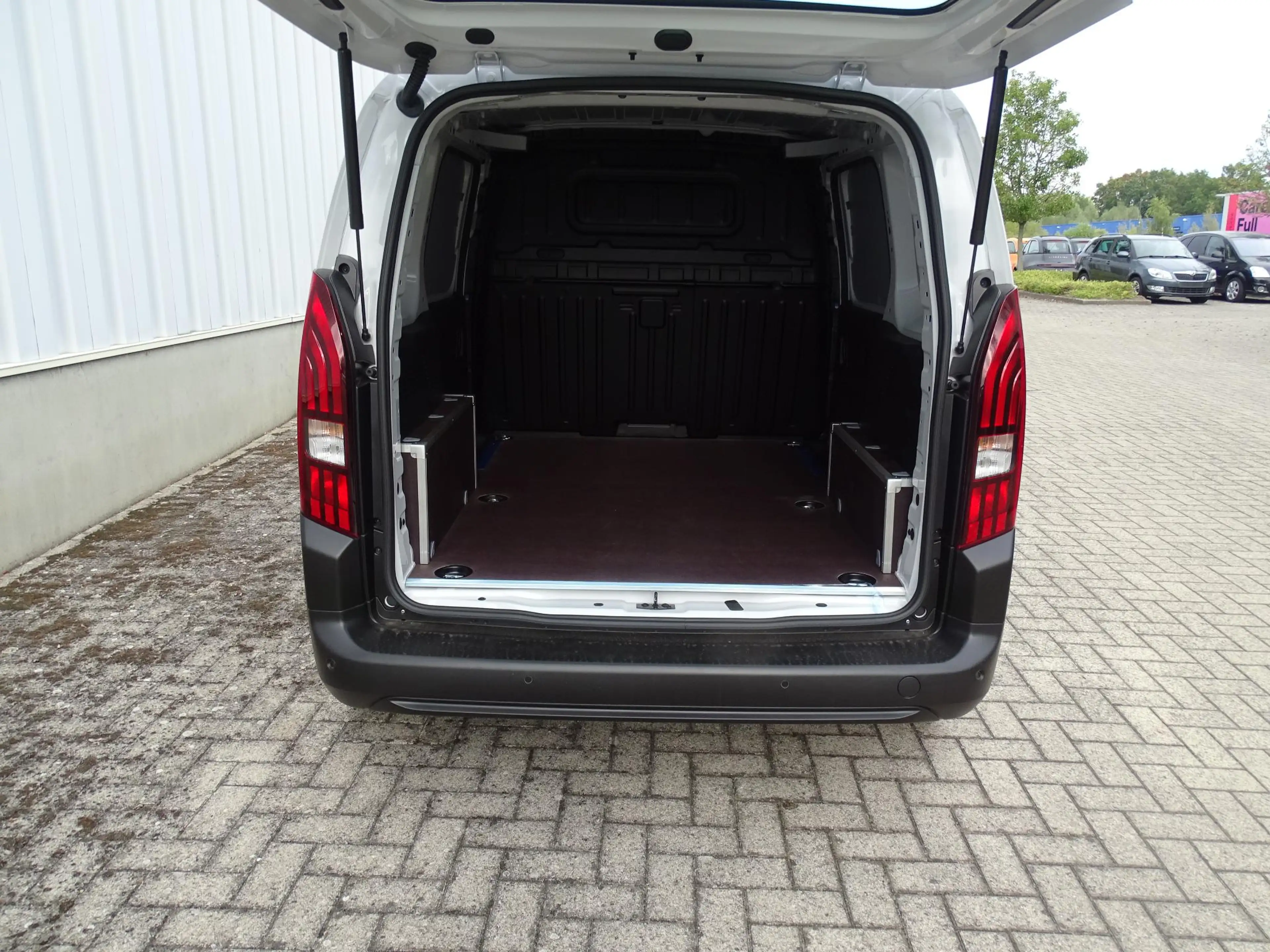 Peugeot Partner 1.2 TURBO 110 M LIGHT L1 — photo 14