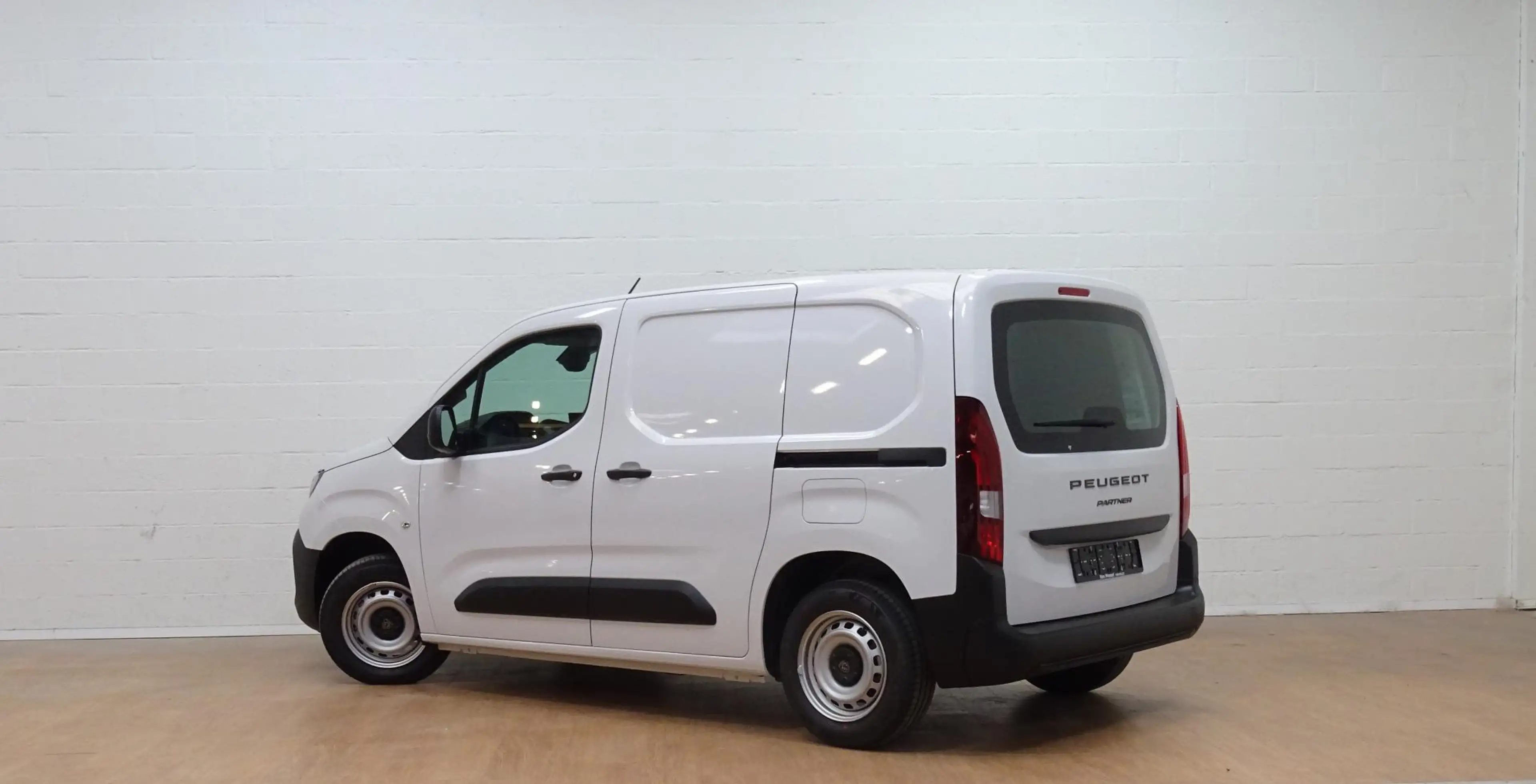 Peugeot Partner 1.2 TURBO 110 M LIGHT L1 — photo 4