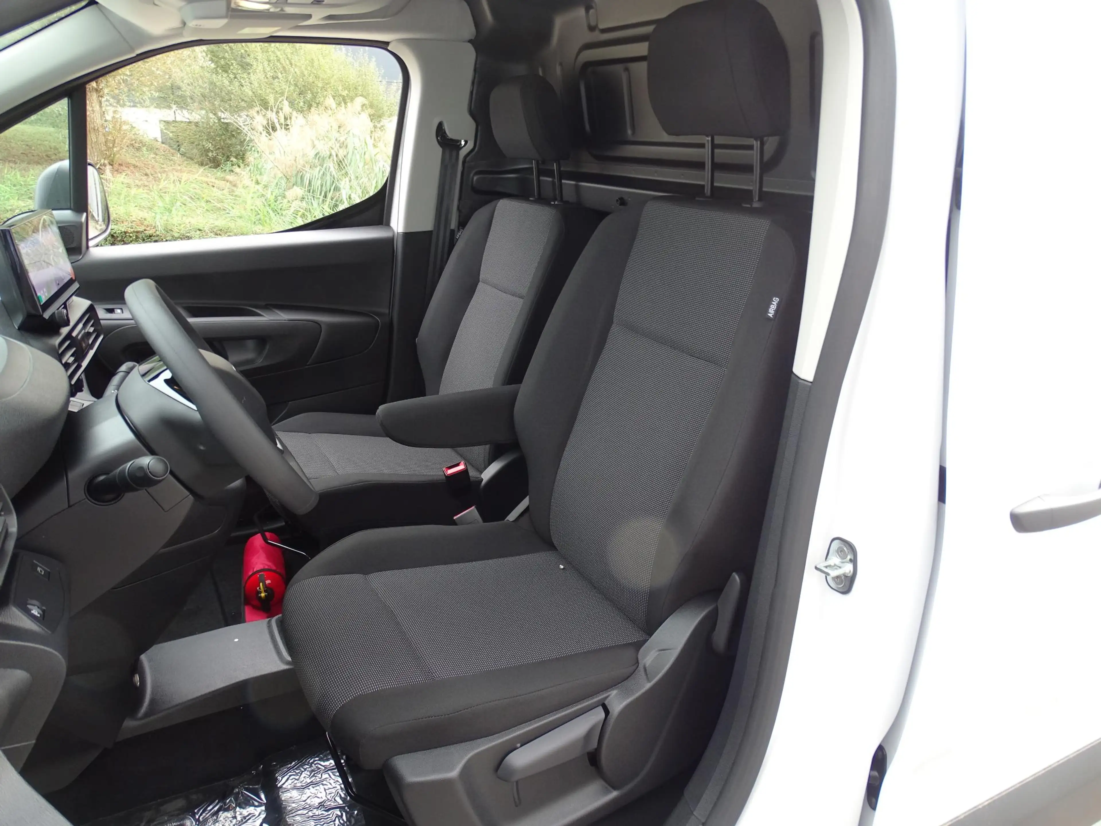 Peugeot Partner 1.2 TURBO 110 M LIGHT L1 — photo 11