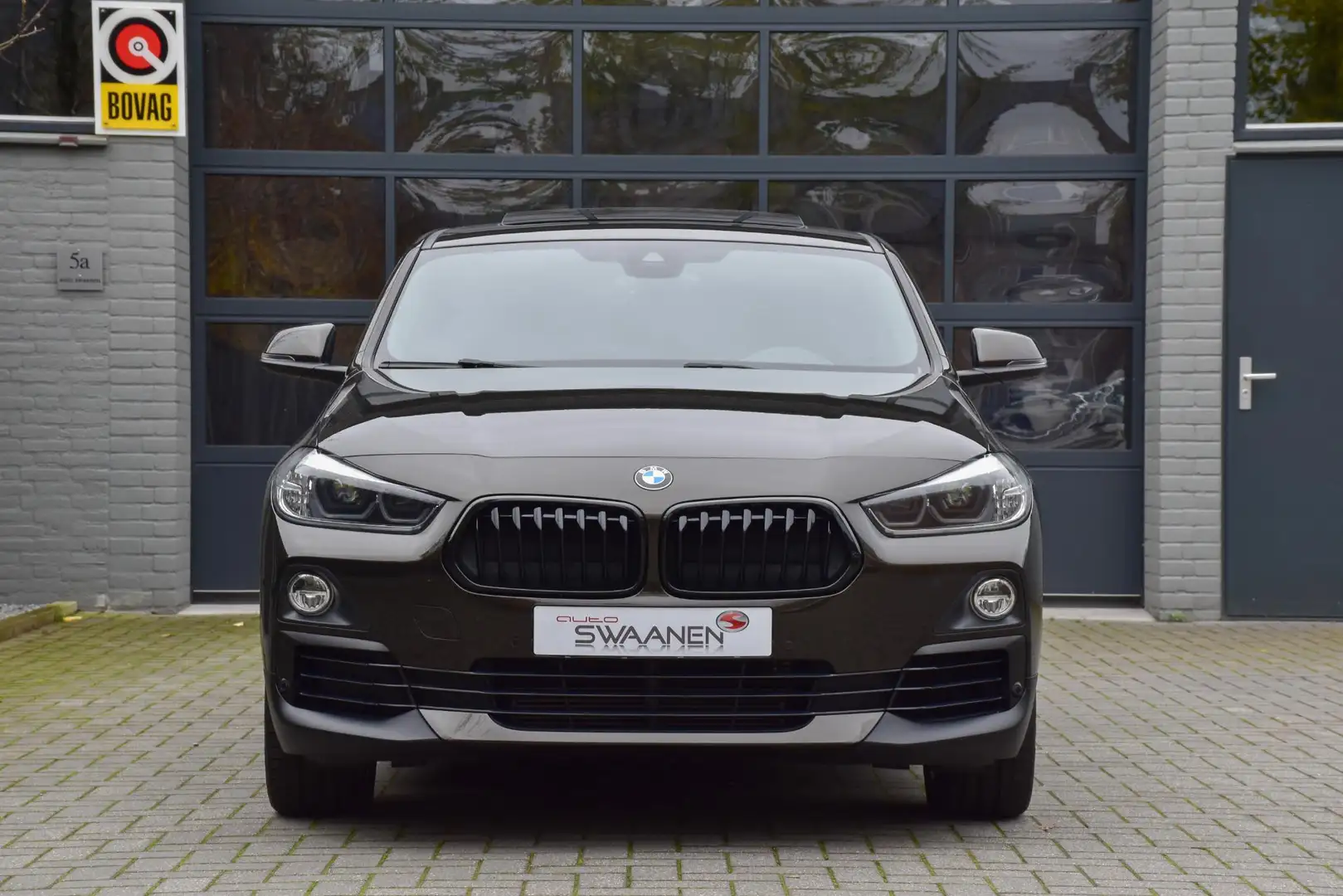 BMW X2 sDrive20i High Executive | Panoramadak Bruin - 2