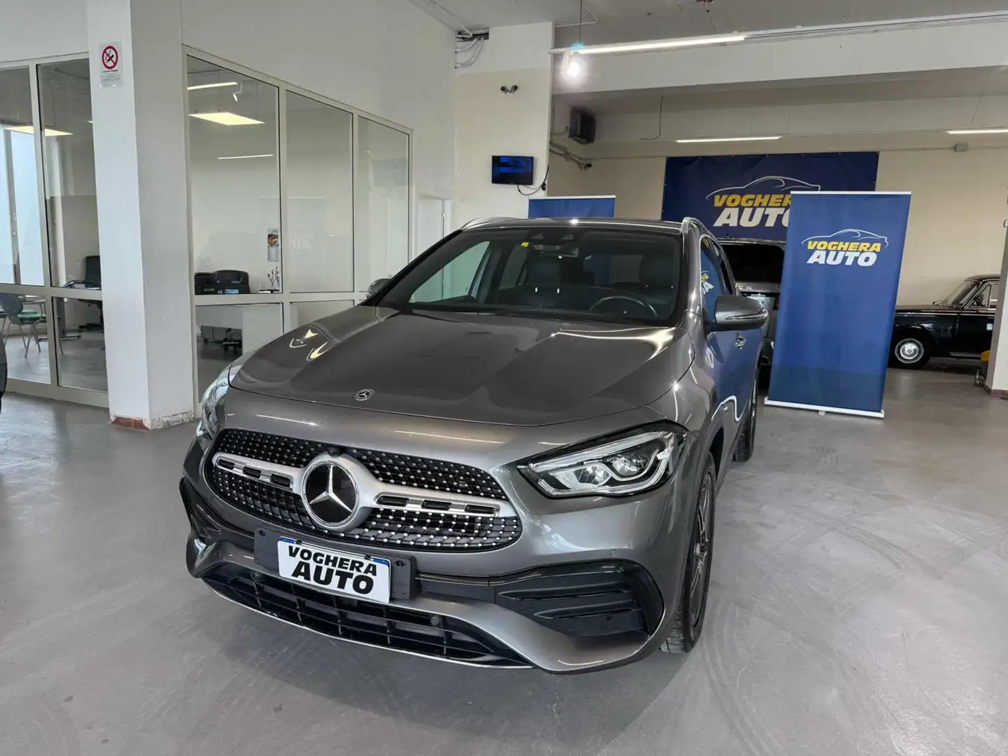 Mercedes-Benz GLA 200 d Automatic 4Matic Premium Gris - 2