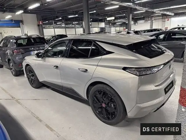DS Automobiles DS 4 view 7