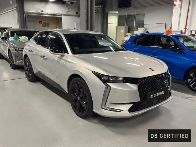 DS Automobiles DS 4 view 3