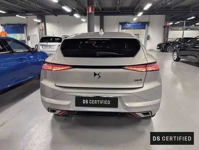 DS Automobiles DS 4 view 5