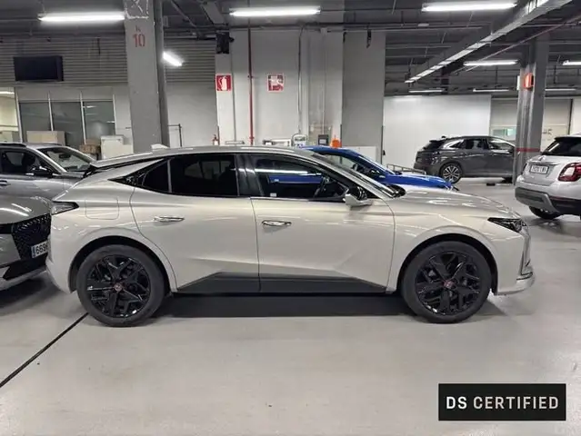 DS Automobiles DS 4 view 4