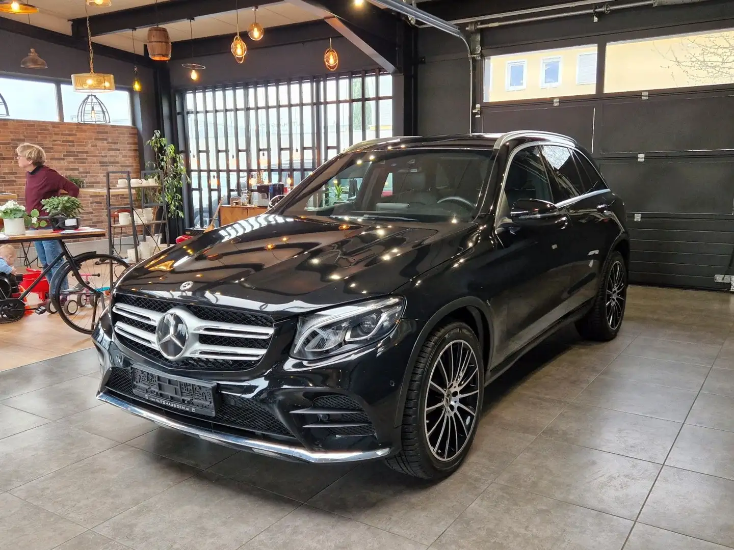 Mercedes-Benz GLC 300 4Matic *AMG Line*Distr.*Standhzg*Kamera Schwarz - 2