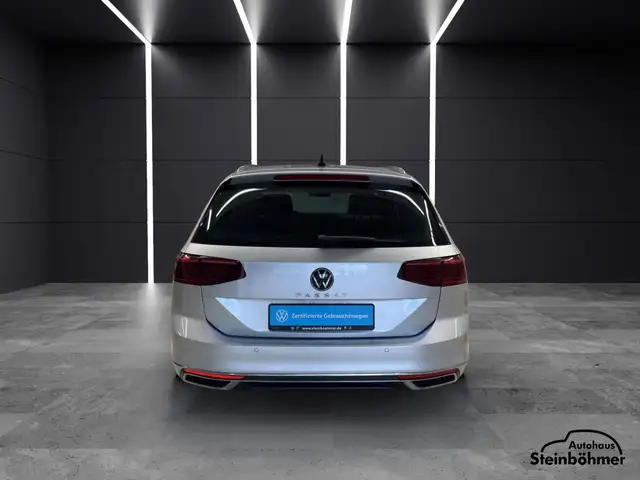 Volkswagen Passat view 5