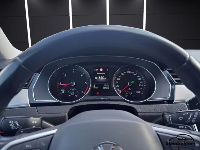 Volkswagen Passat view 20