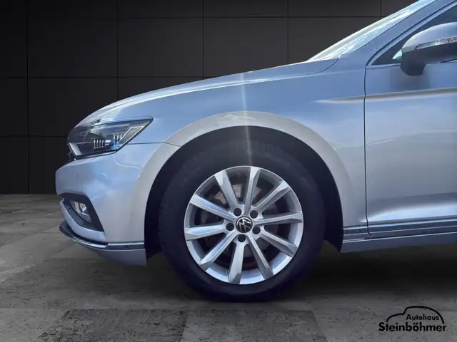 Volkswagen Passat view 13