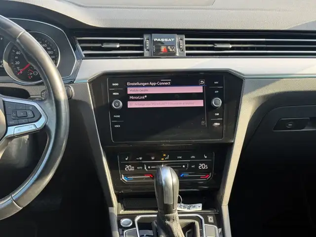 Volkswagen Passat view 26