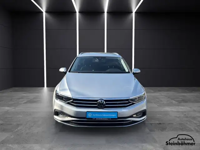 Volkswagen Passat view 11