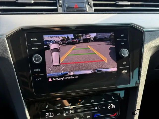 Volkswagen Passat view 24