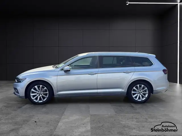 Volkswagen Passat view 3
