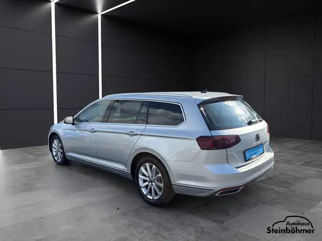 Volkswagen Passat view 4