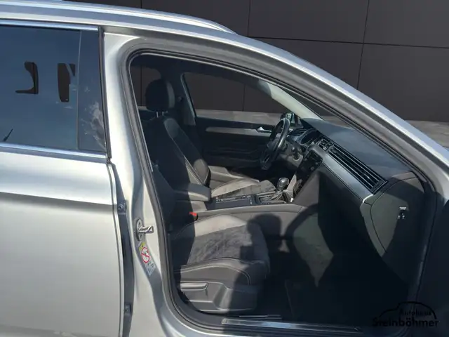 Volkswagen Passat view 14