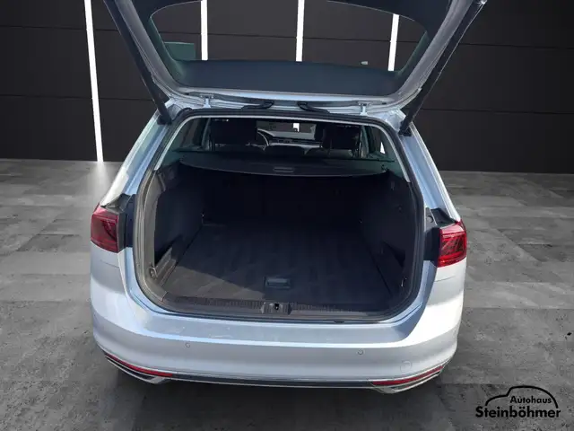 Volkswagen Passat view 6