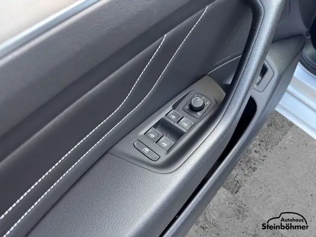 Volkswagen Passat view 16
