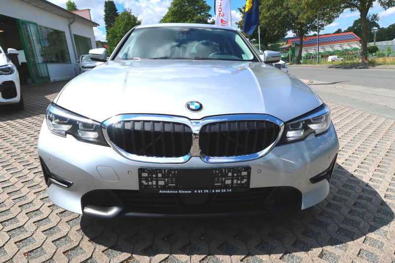 BMW 330 iA"SportLine"Schiebed"18"LiveCockp"Navi"1HdSh — photo 3