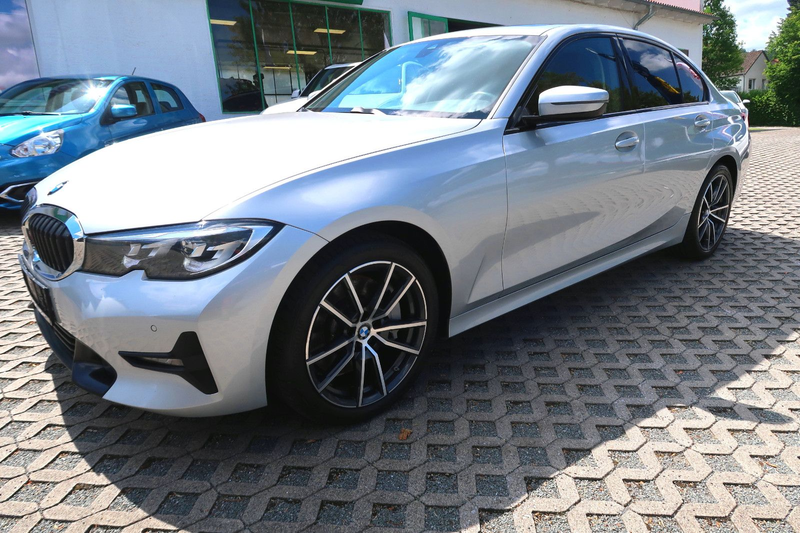 BMW 330 iA"SportLine"Schiebed"18"LiveCockp"Navi"1HdSh — photo 2