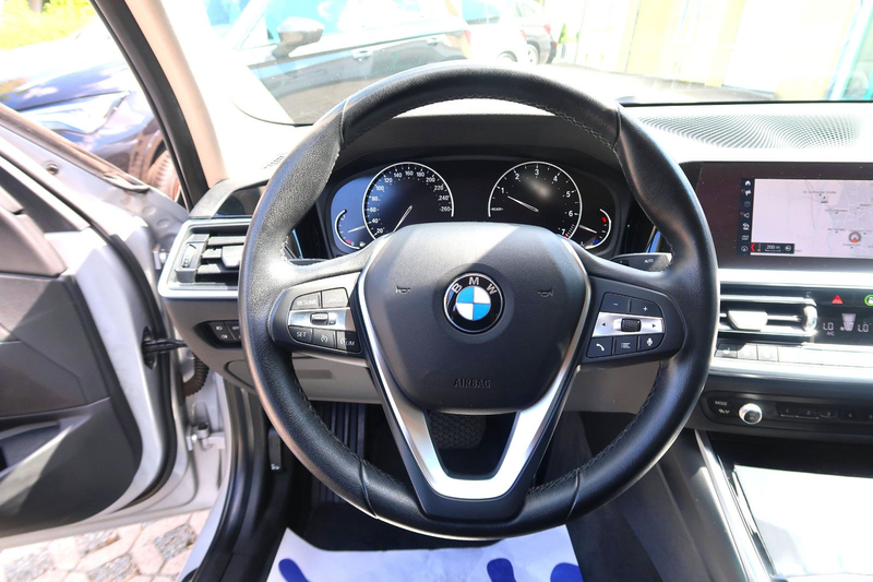BMW 330 iA"SportLine"Schiebed"18"LiveCockp"Navi"1HdSh — photo 13