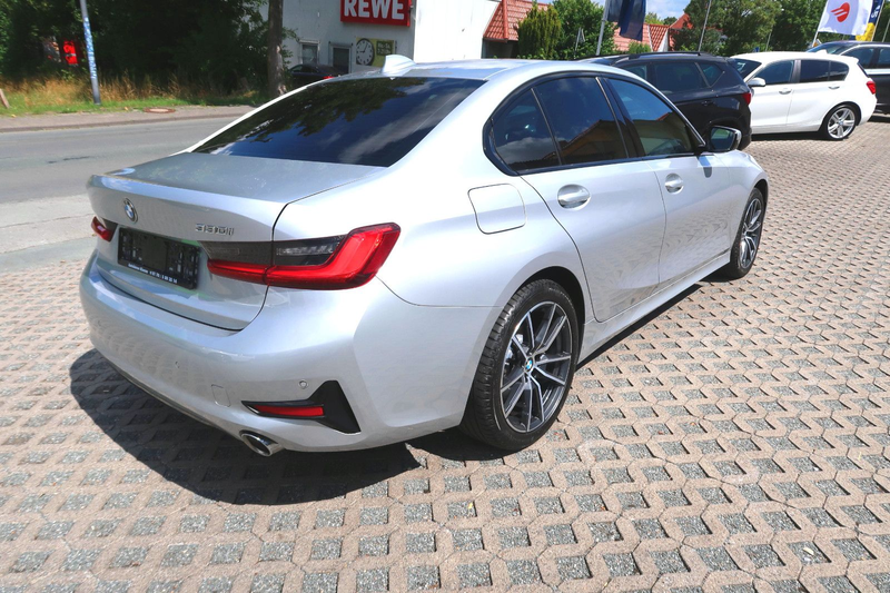 BMW 330 iA"SportLine"Schiebed"18"LiveCockp"Navi"1HdSh — photo 7