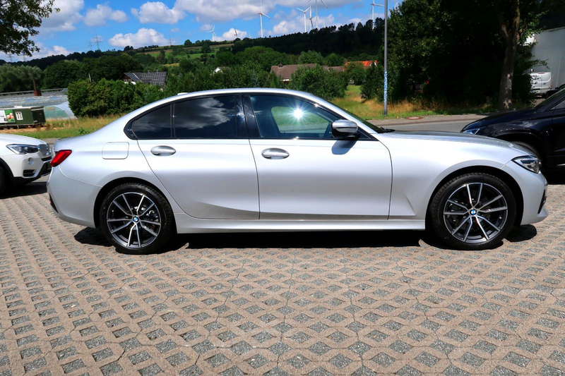 BMW 330 iA"SportLine"Schiebed"18"LiveCockp"Navi"1HdSh — photo 6
