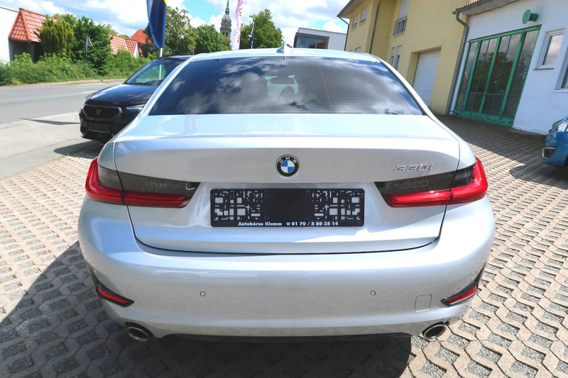 BMW 330 iA"SportLine"Schiebed"18"LiveCockp"Navi"1HdSh — photo 8