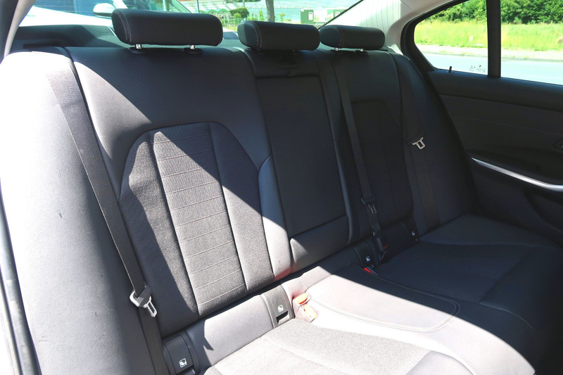 BMW 330 iA"SportLine"Schiebed"18"LiveCockp"Navi"1HdSh — photo 12