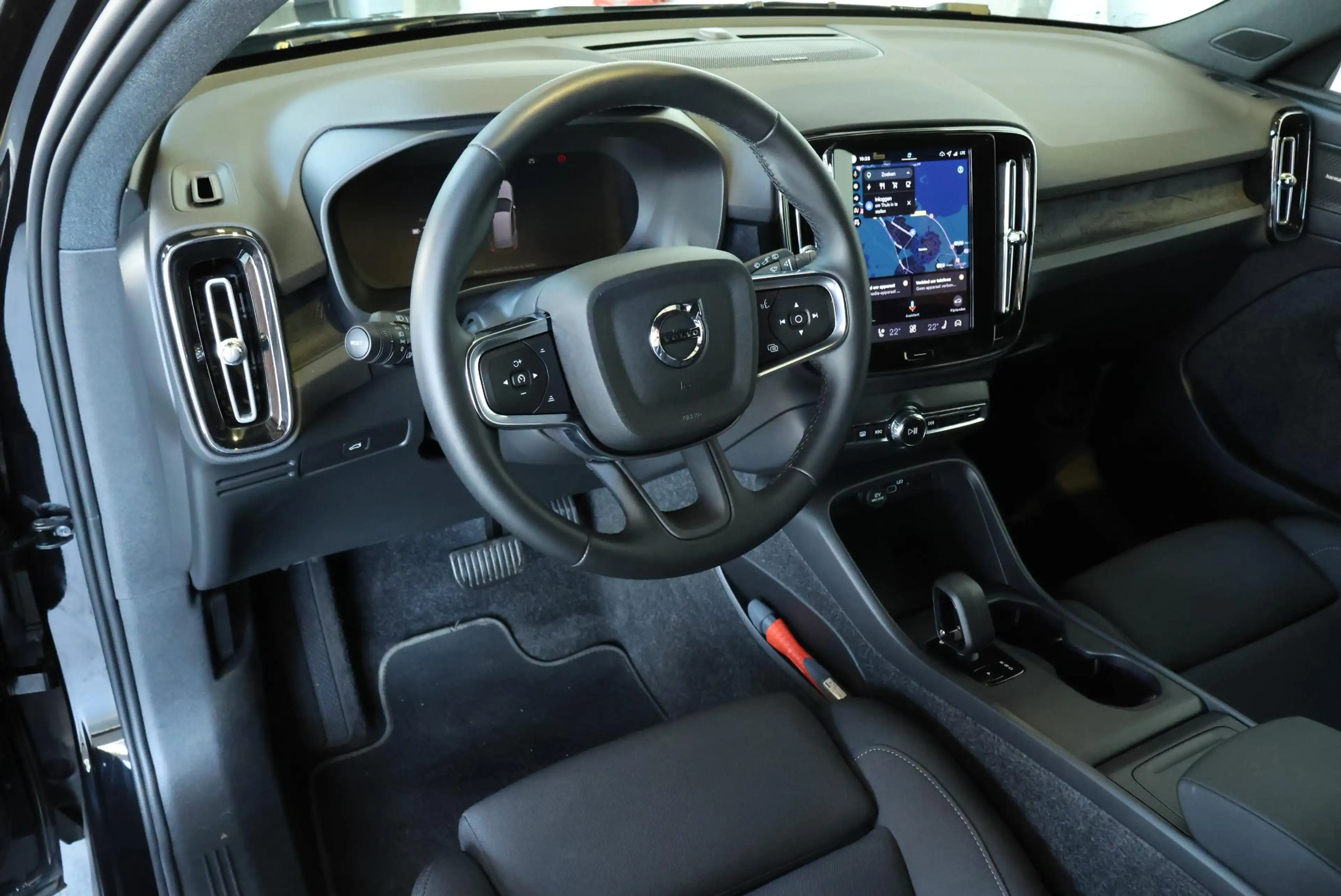 Volvo EX40 Single Motor Extended Range Plus 82 kWh | Trekhaak — photo 2